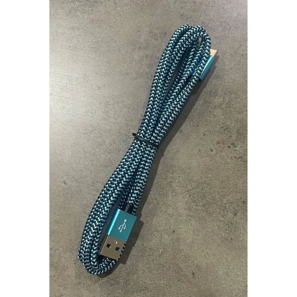 2 USB C cables